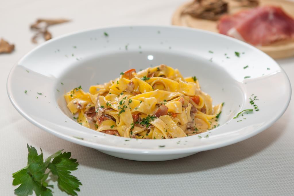Albergo Ristorante Il Ponte Кастільоне-дей-Пеполі Екстер'єр фото