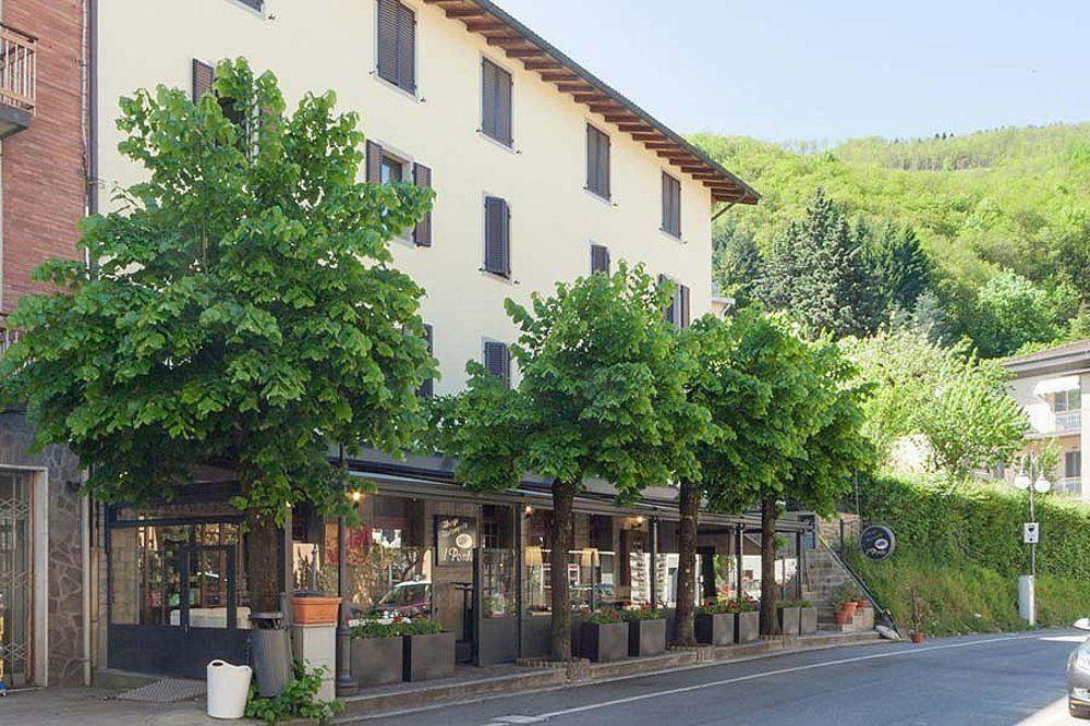 Albergo Ristorante Il Ponte Кастільоне-дей-Пеполі Екстер'єр фото
